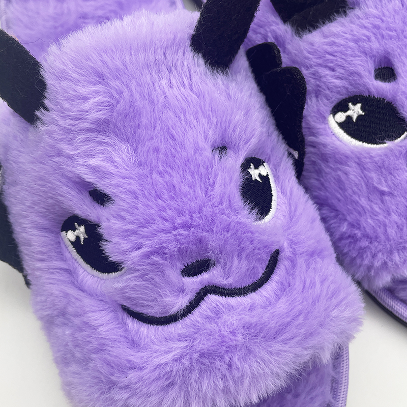 Халлоуин таппончаҳои рангин барои калонсолон Кавайи курку cuddly plush пойафзоли дарунӣ