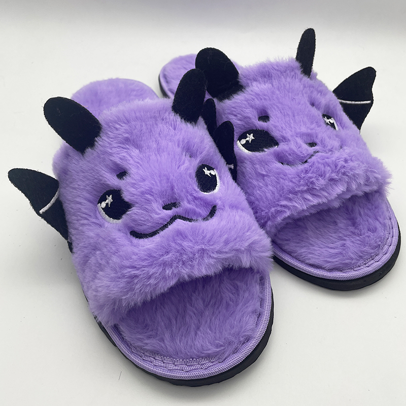 Chaussons pelucheux chauve-souris d'Halloween, sourire violet8