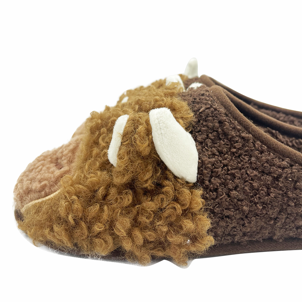 Imut Unisex Highland Sapi House Sapatu Fuzzy Sato Plush Slippers pikeun awewe & lalaki