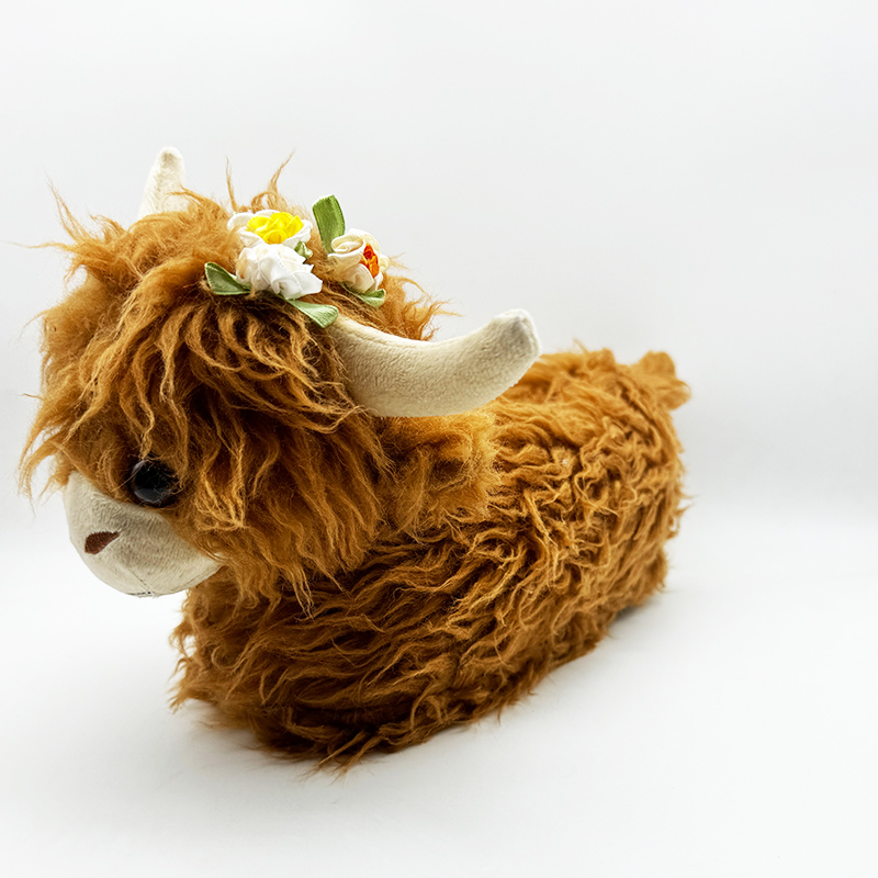 Highland Cow Slippers with Flowers Anti-Slip Scottish Cow Soft Warm Animal Home Indoor Slippers with Socks